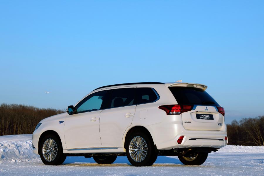  Mitsubishi Outlander PHEV 2018 года  (WW) (фото 17 из 43)